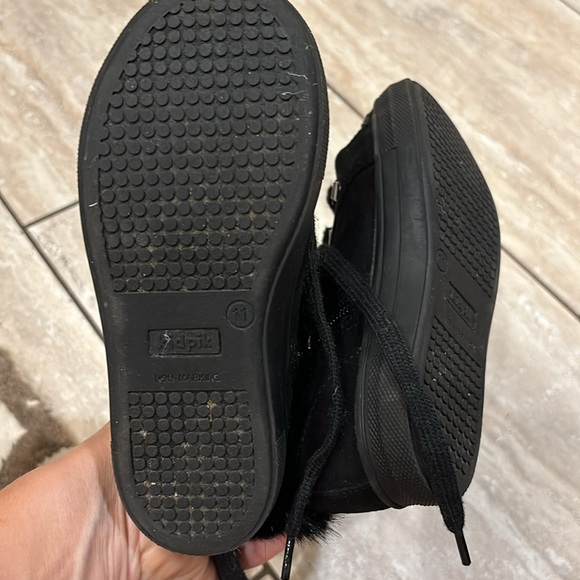 Black KidPik fur topped sneaker with silver studs, size 11 - Picture 4 of 6